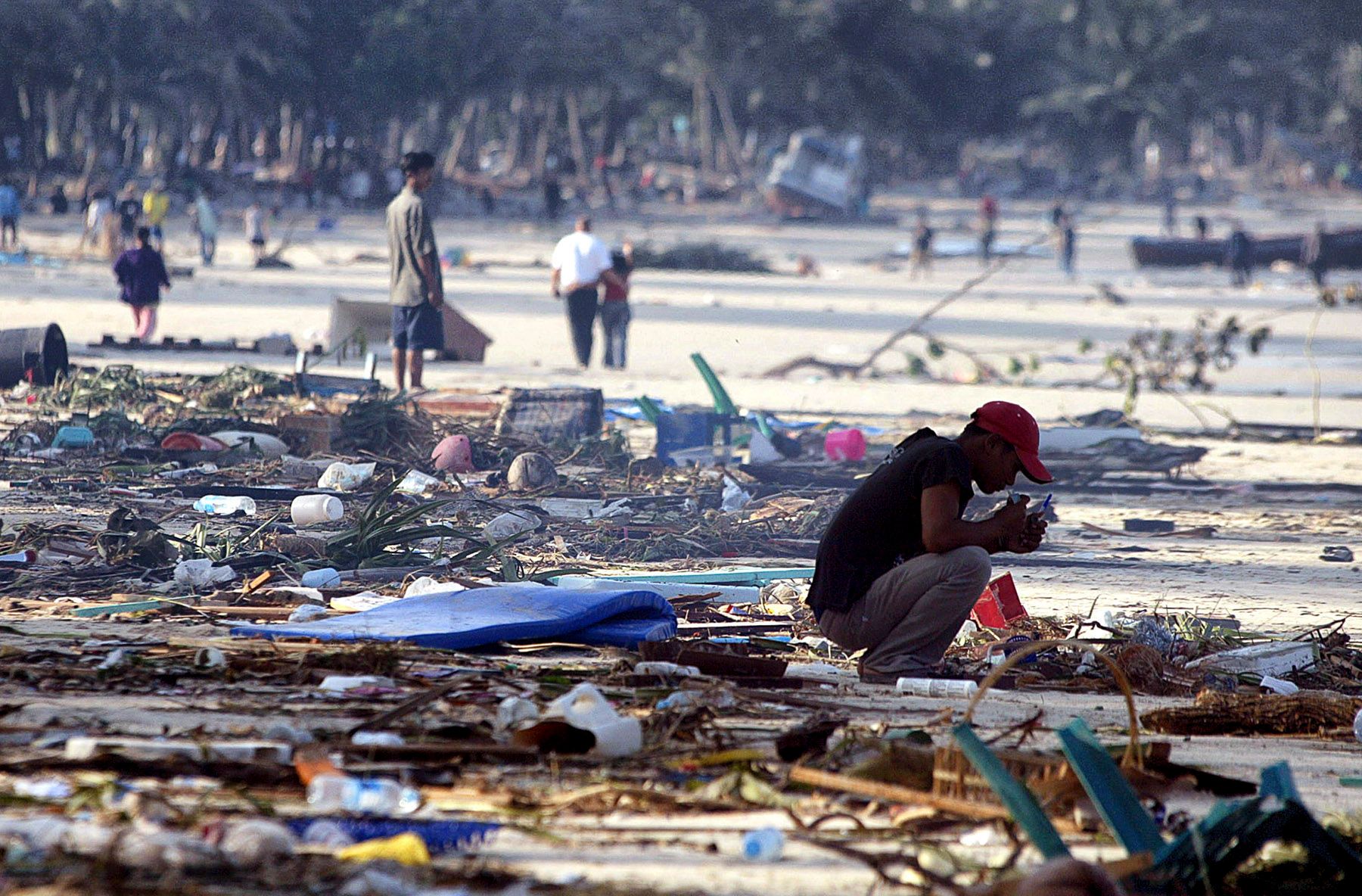 Фото после цунами в тайланде 2004