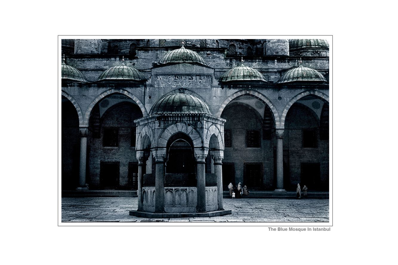 The Blue Mosque In Istanbul.jpg