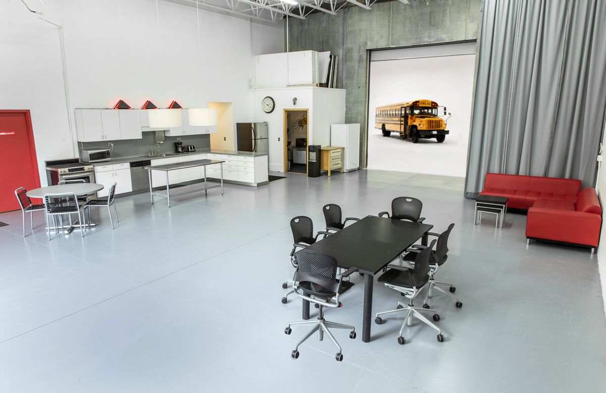 Studio1414_Kitchen_Bus.jpg