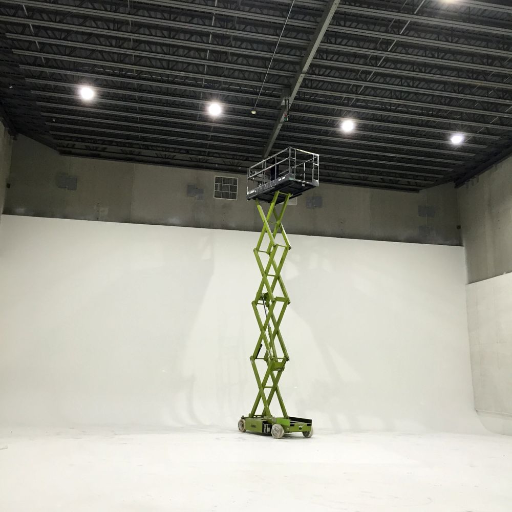 Studio1414_ScissorLift.JPG
