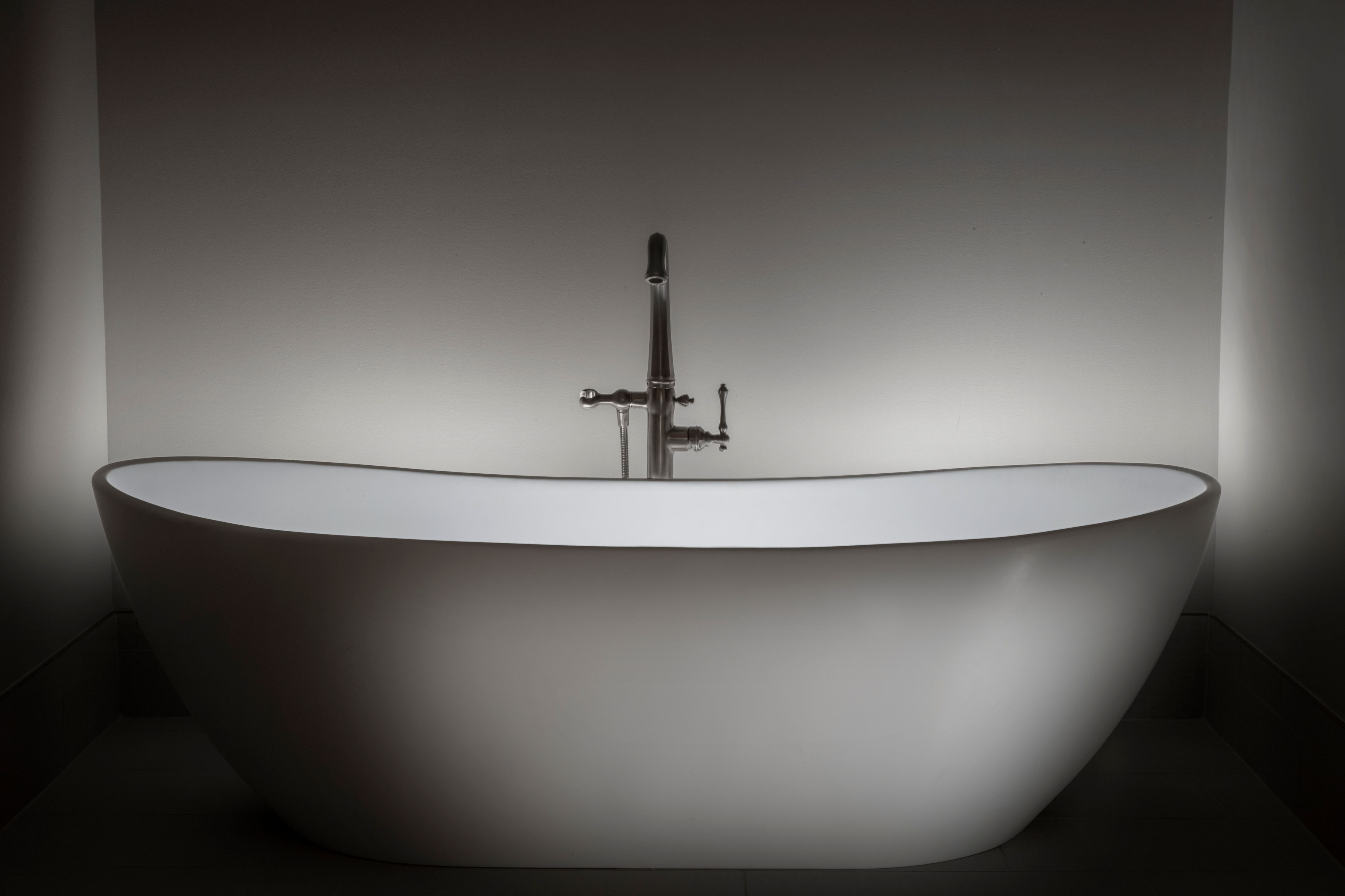 CurvedBathtub3.jpg