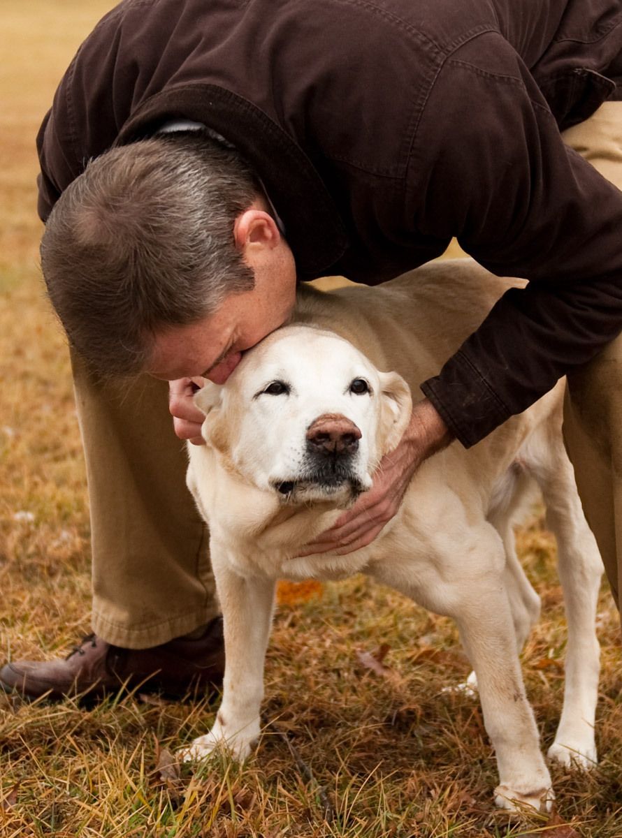17_0_66_1man_with_old_dog__louisville_pet_photographer.jpg