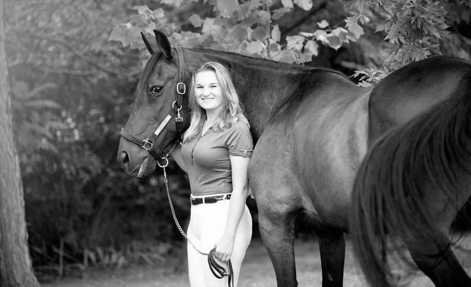15_0_33_1equine_senior_portrait.jpg