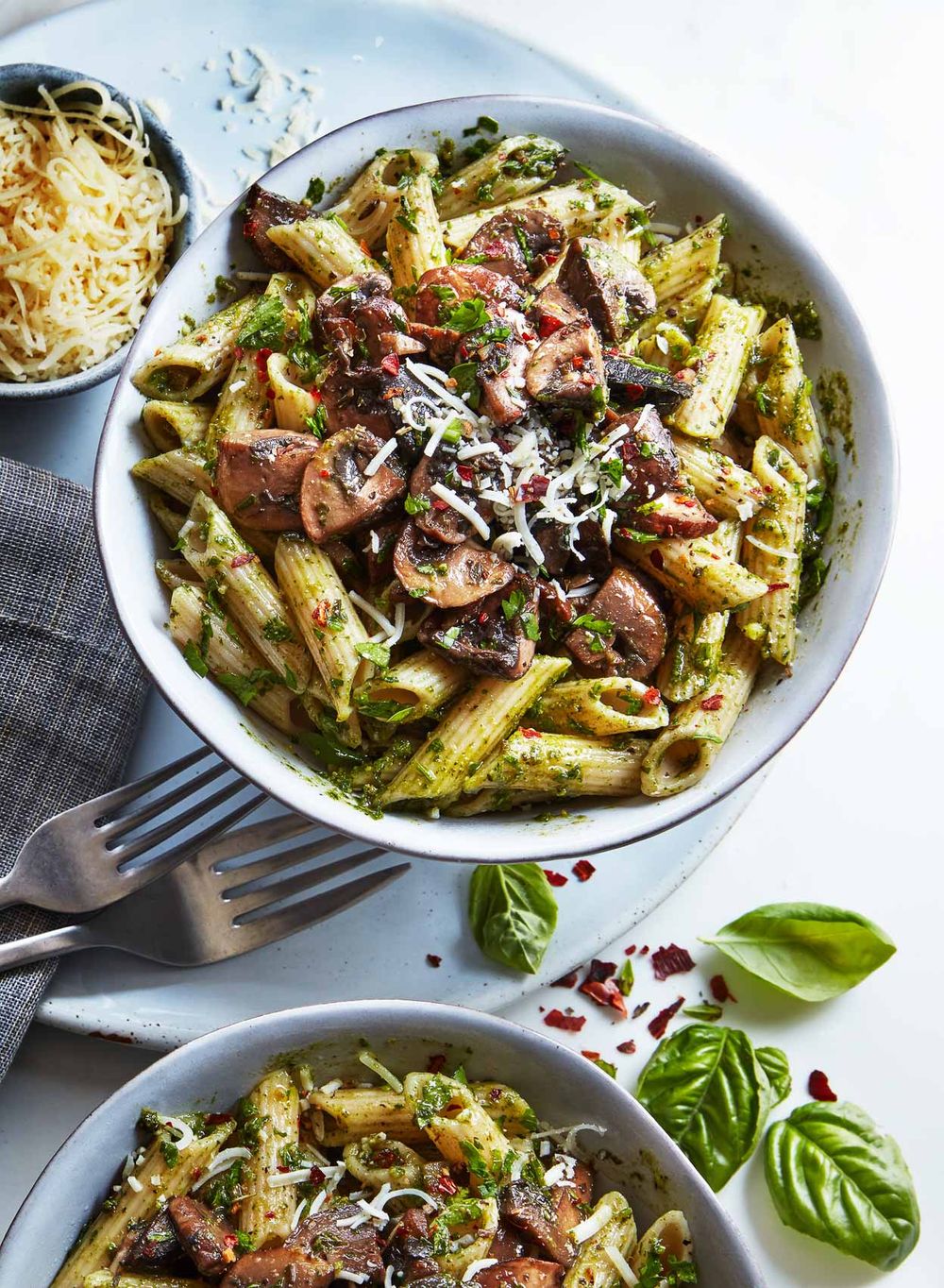 Penne pasta with pesto and mushrooms