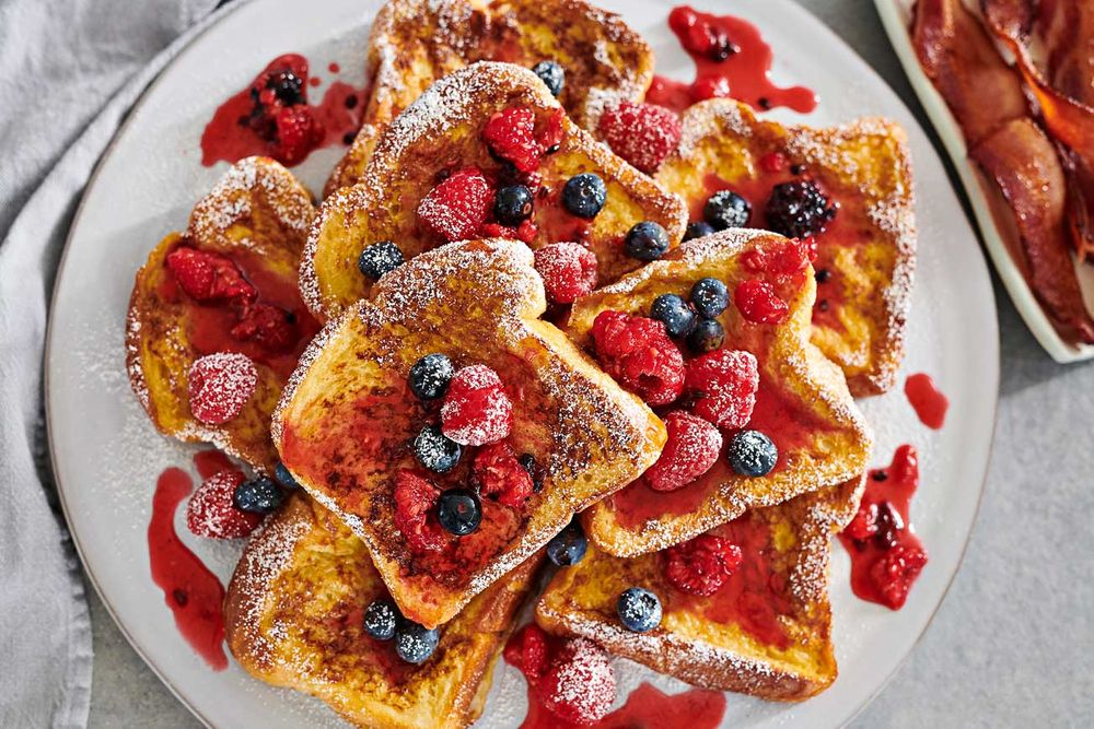 Cinnamon French toast with berries