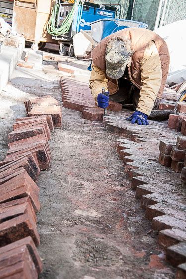 1linda_johnson_photographer_laying_brick_pavement_130210_img_8344.jpg
