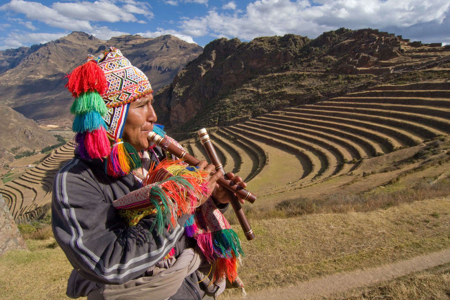 La peru. Индейцы инки в Чили. День индейцев в Перу. Красоты Перу. Природа Перу люди.