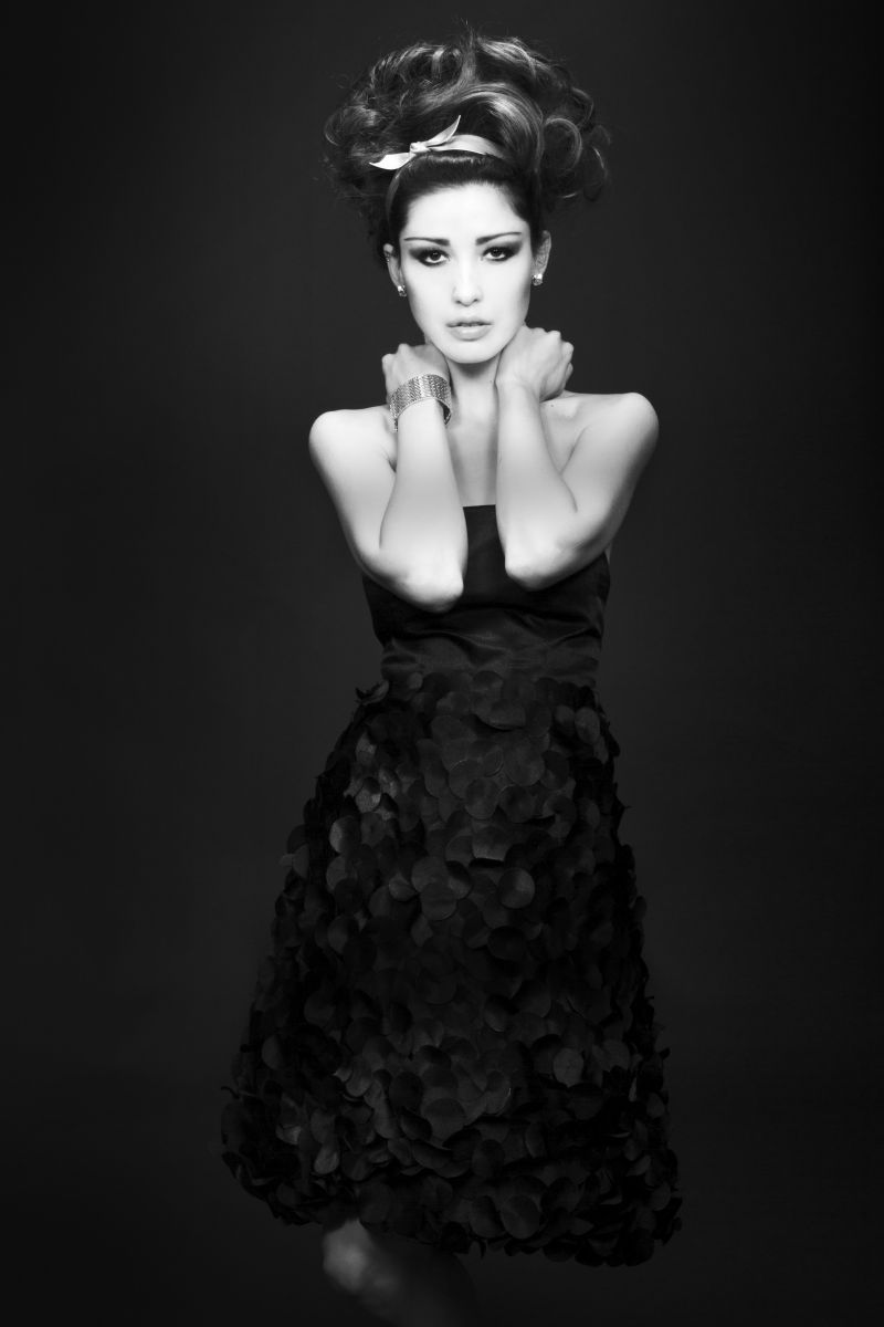 1tim_mackinder_look1_withbow