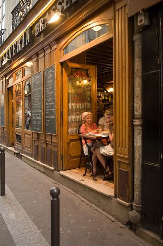 Paris girls dining out
