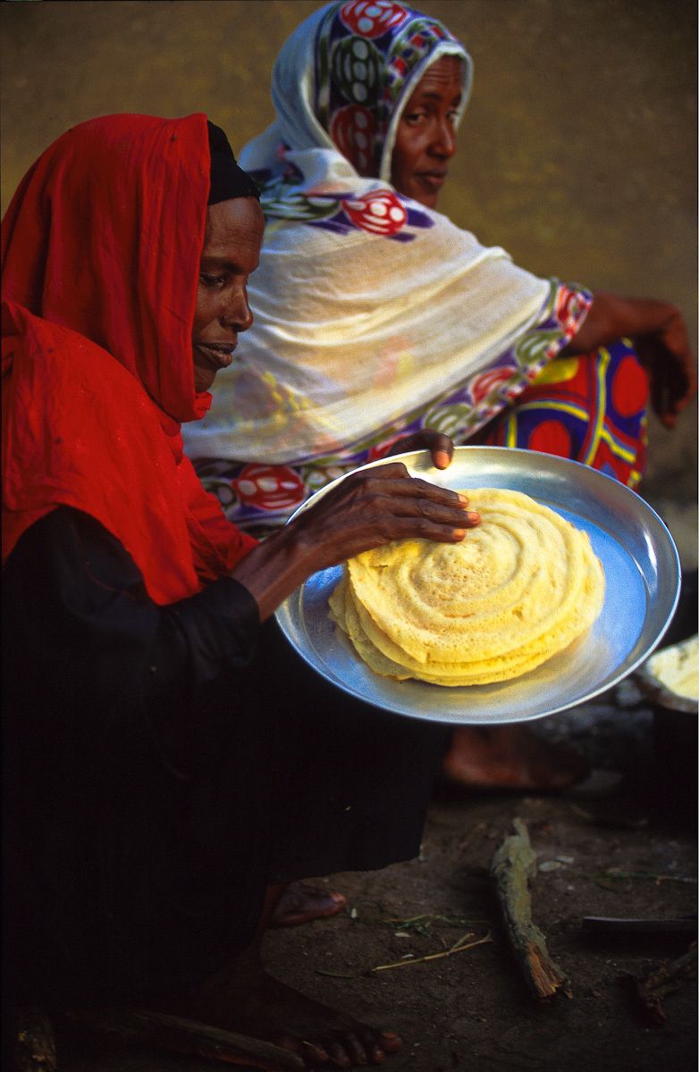 Somali women making morning meal