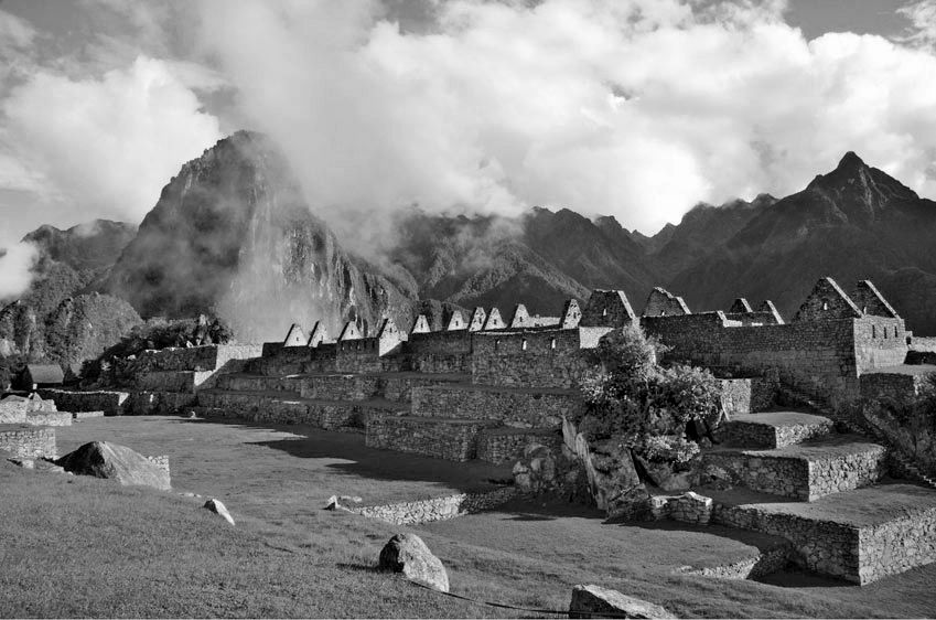 10_0_733_1r2bw_web_machu_picchu__04.jpg
