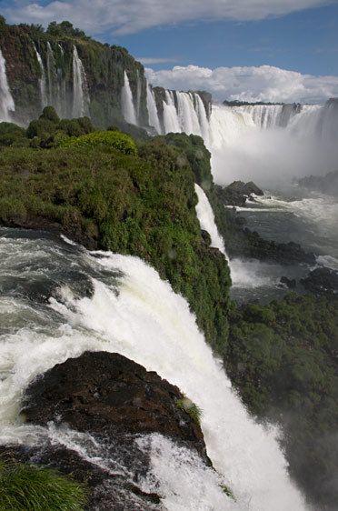 7_0_319_1Iguazu_Brazilweb.jpg