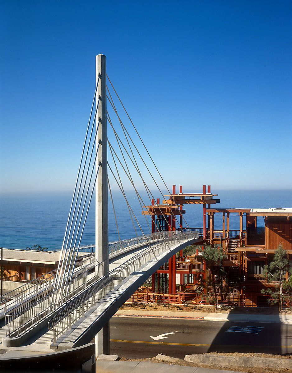 Project: Scripps CrossingClient: UCSD Facilities Design & ConstructionDesigners:Frieder Seible with Safdie Rabines Architects