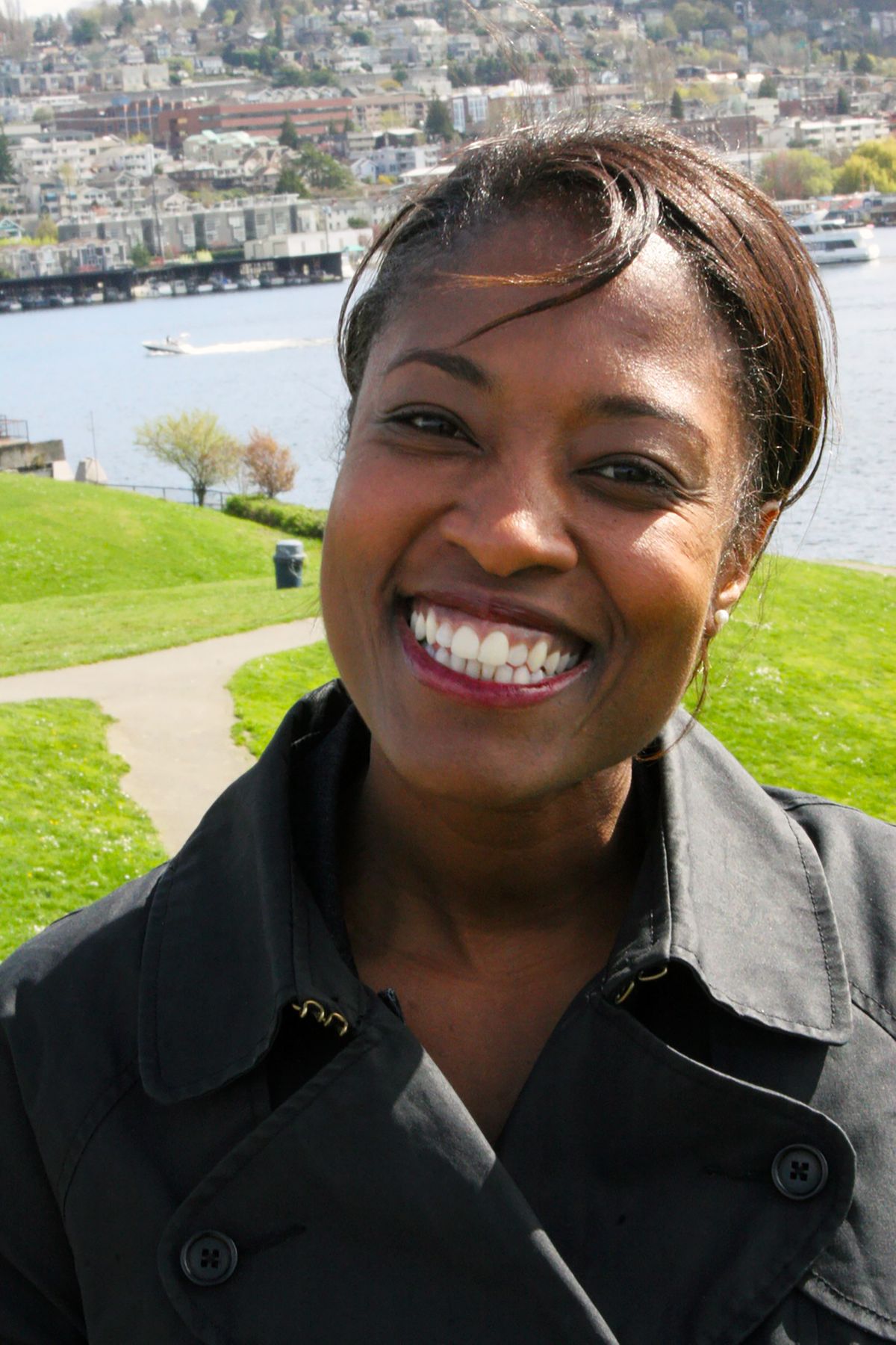 Lori Livebooks at Gas Works Park1.jpg