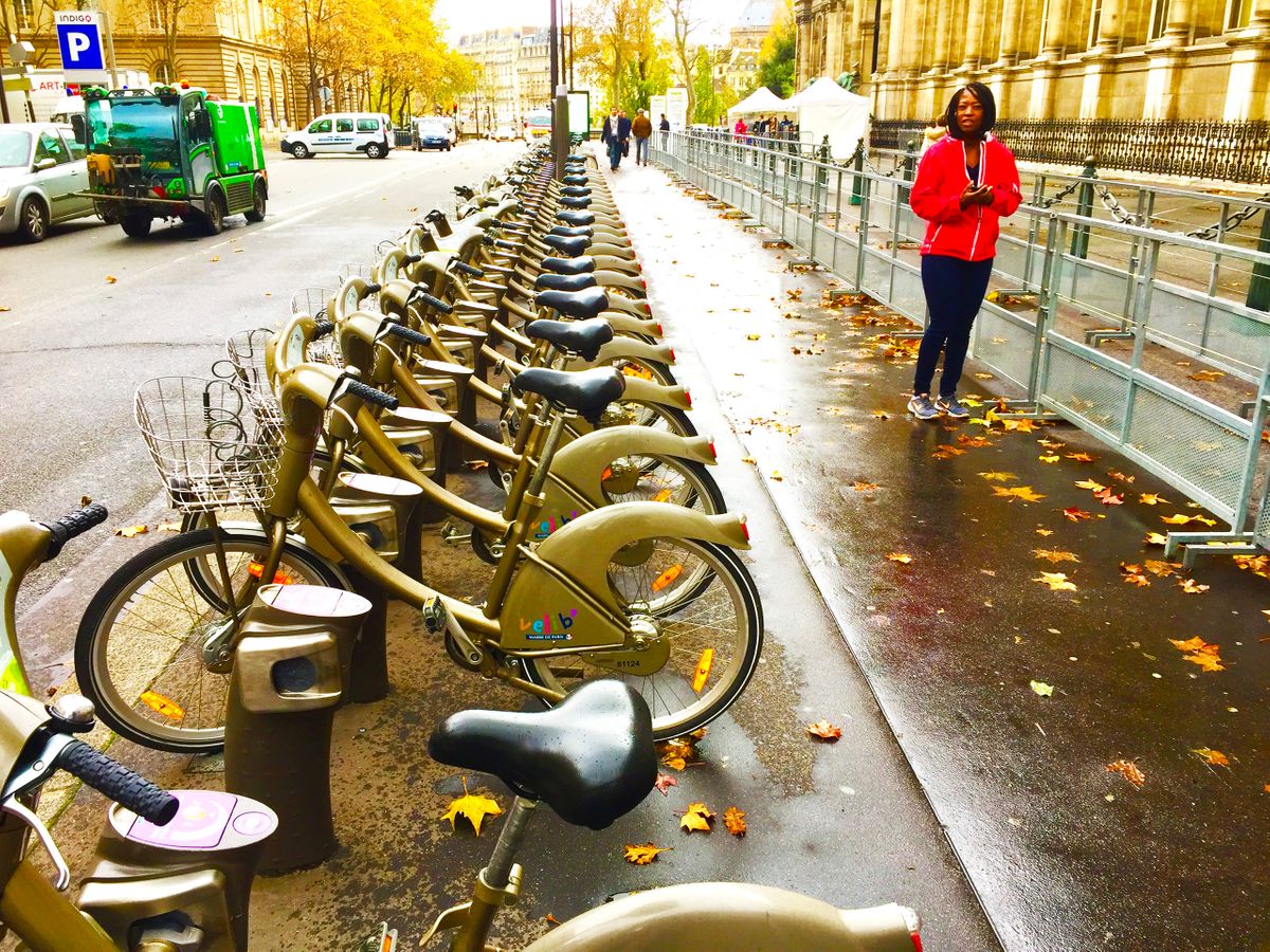 Lori in Paris 2016.jpg