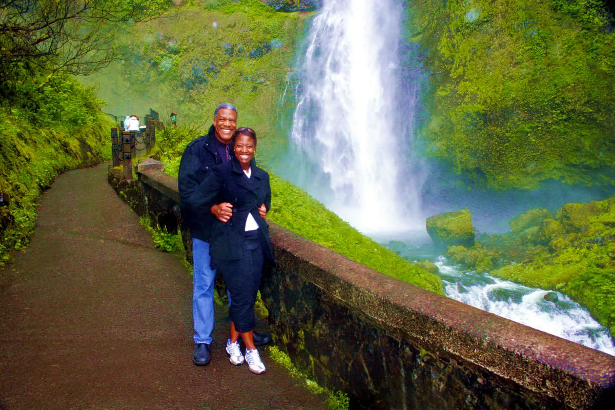 Lori & Greg's Livebooks at Multnomah Falls Pic1.jpg