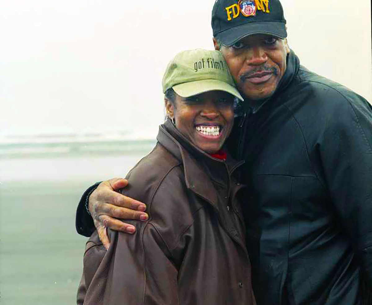 Lori' & Greg Livebooks at Ocean Shores1.jpg