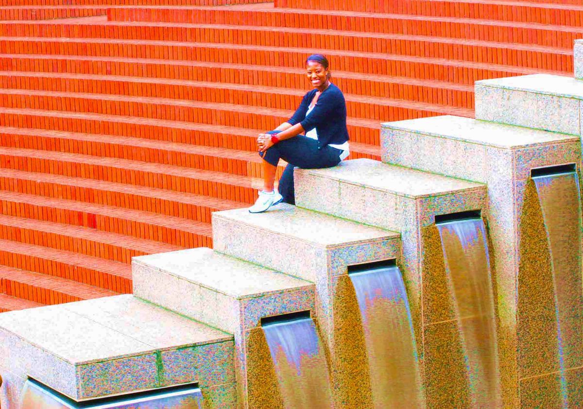 Lori Livebooks in Portland Plaza1 resized.jpg