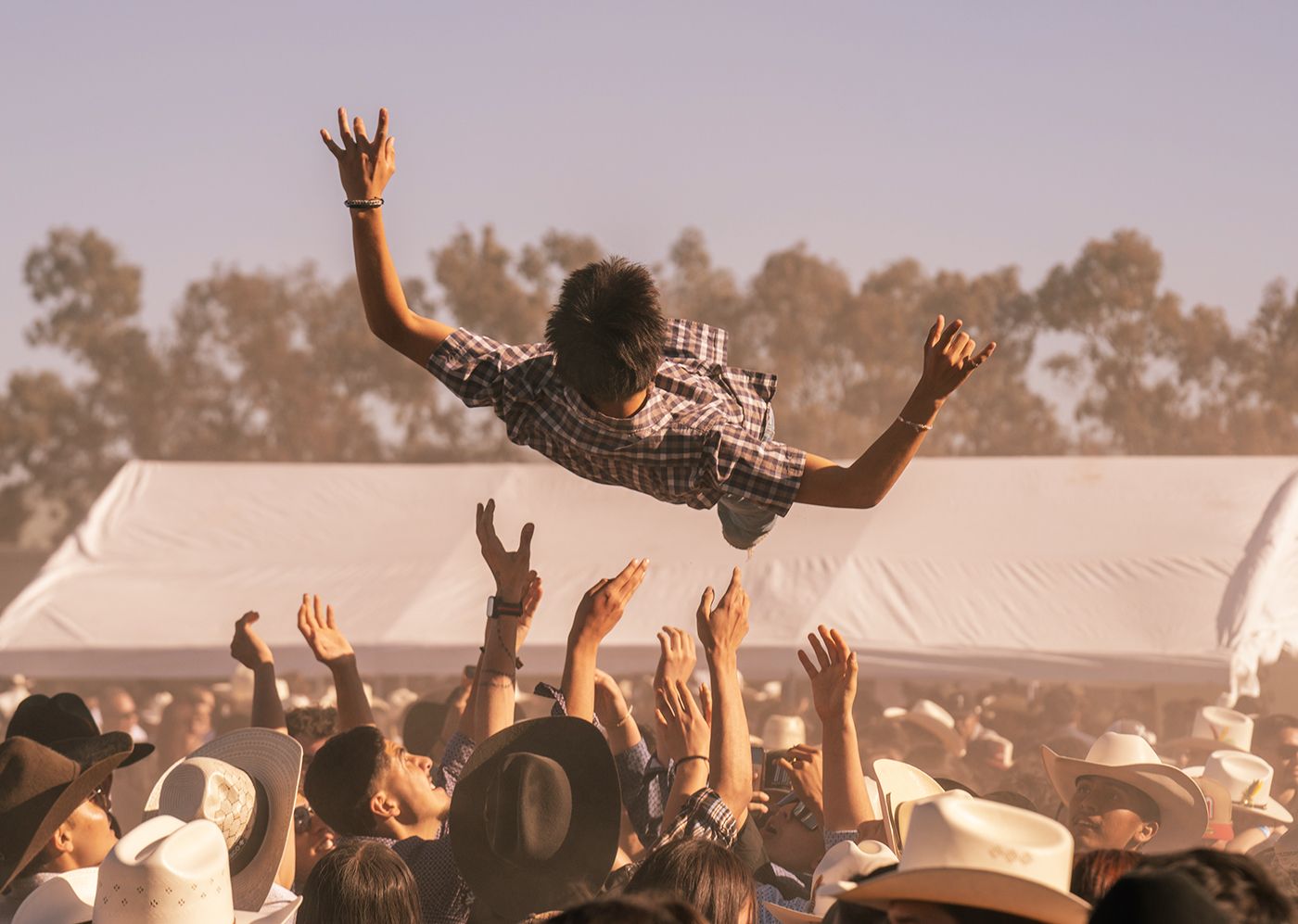 1437352-fg-mexico-el-chapo-lawyer-singer 0002 web.jpg