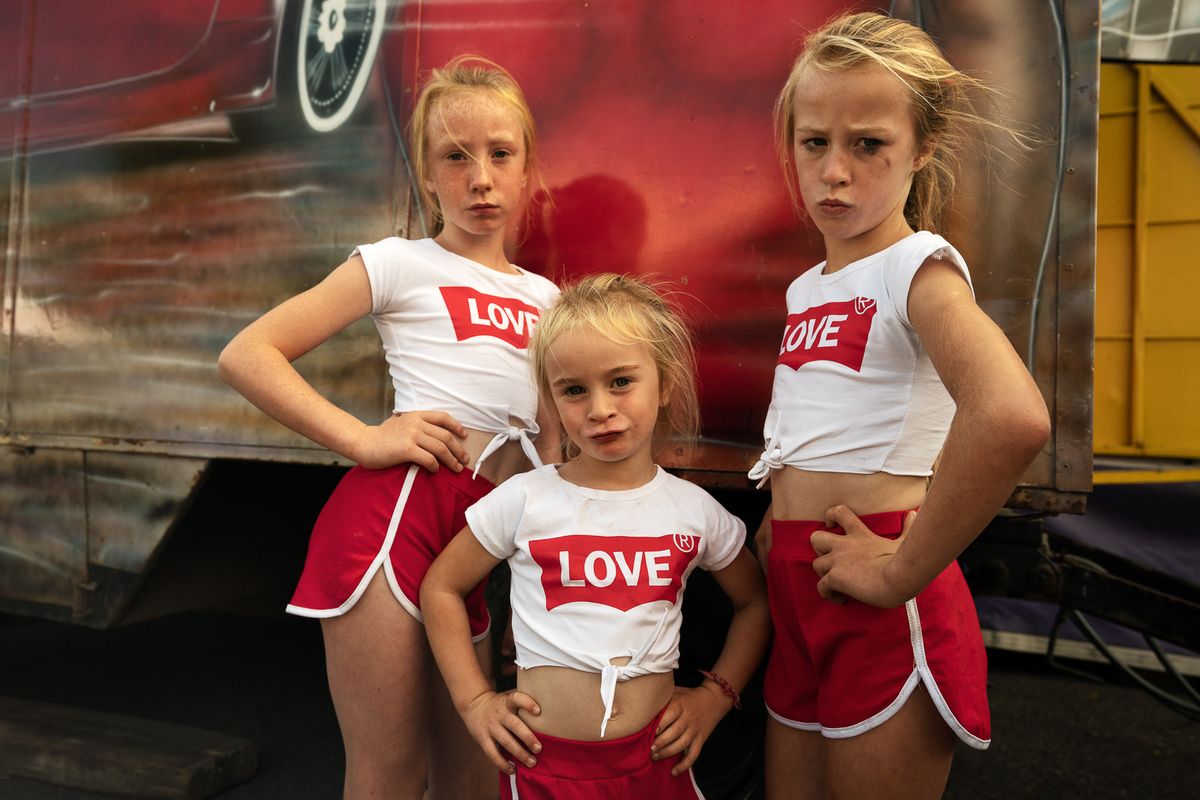 Love Girls At The Puck Horse Fair - Irish Travellers