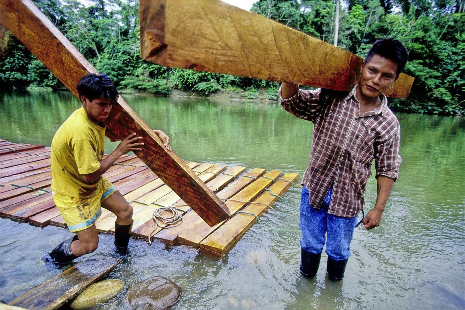 Hardwood raft, Rio Arajuno