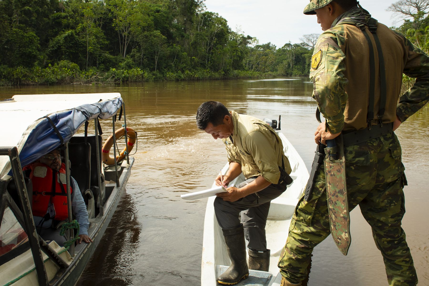 Tambopata-checking-boat_DSC3194.jpg