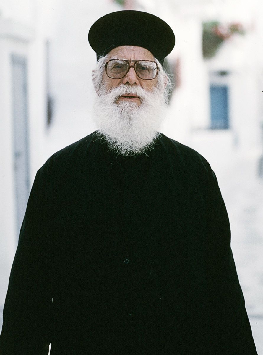 1greek_priest.jpg