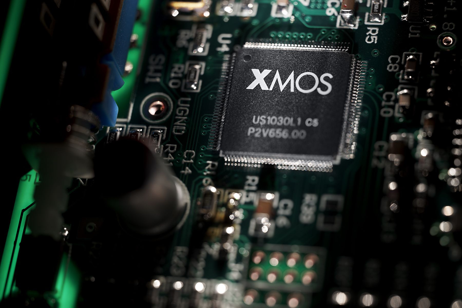 1kenwestphotography_product_aesthetix_xmos_chip.jpg