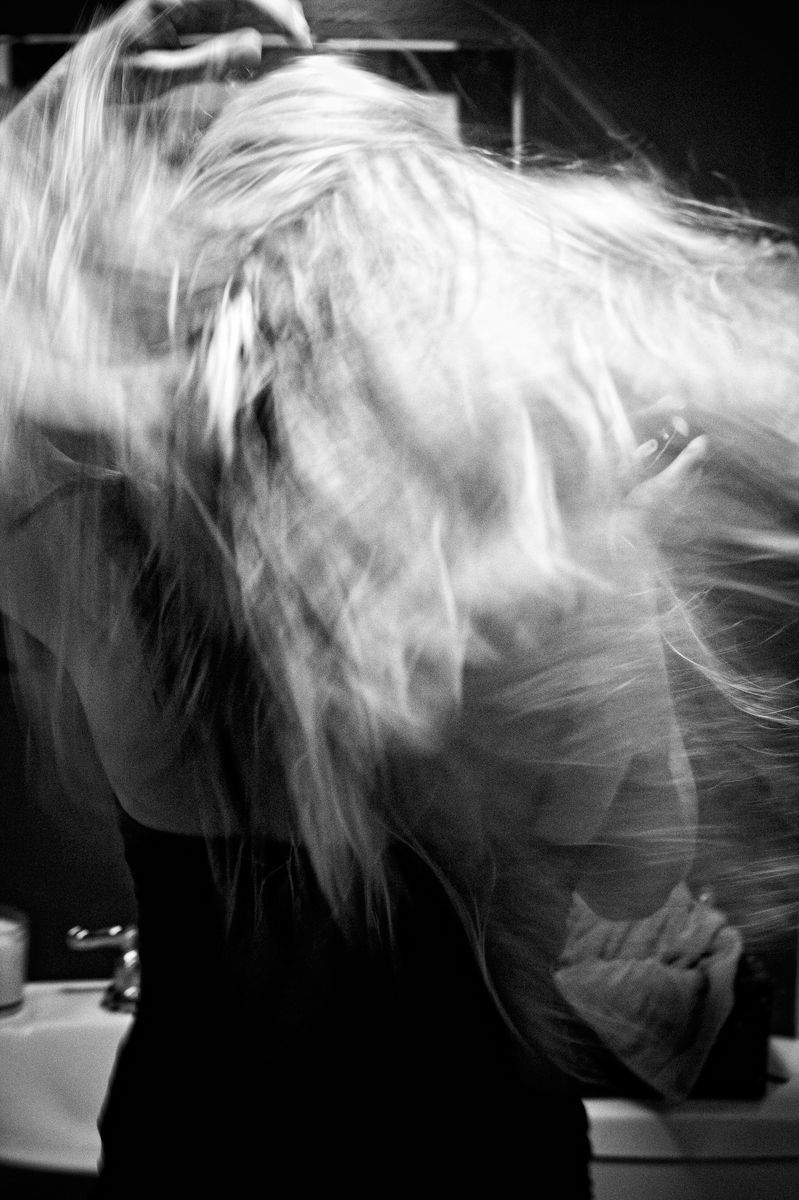 1stefanie_blow_drying_hair_dsc1800