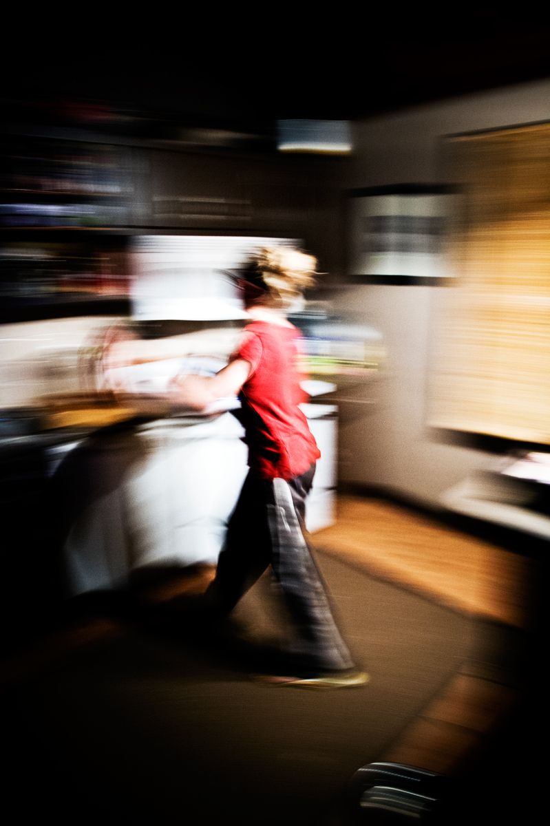 1stefanie_running_around_kitchen_to_prepare_meal_dsc0752