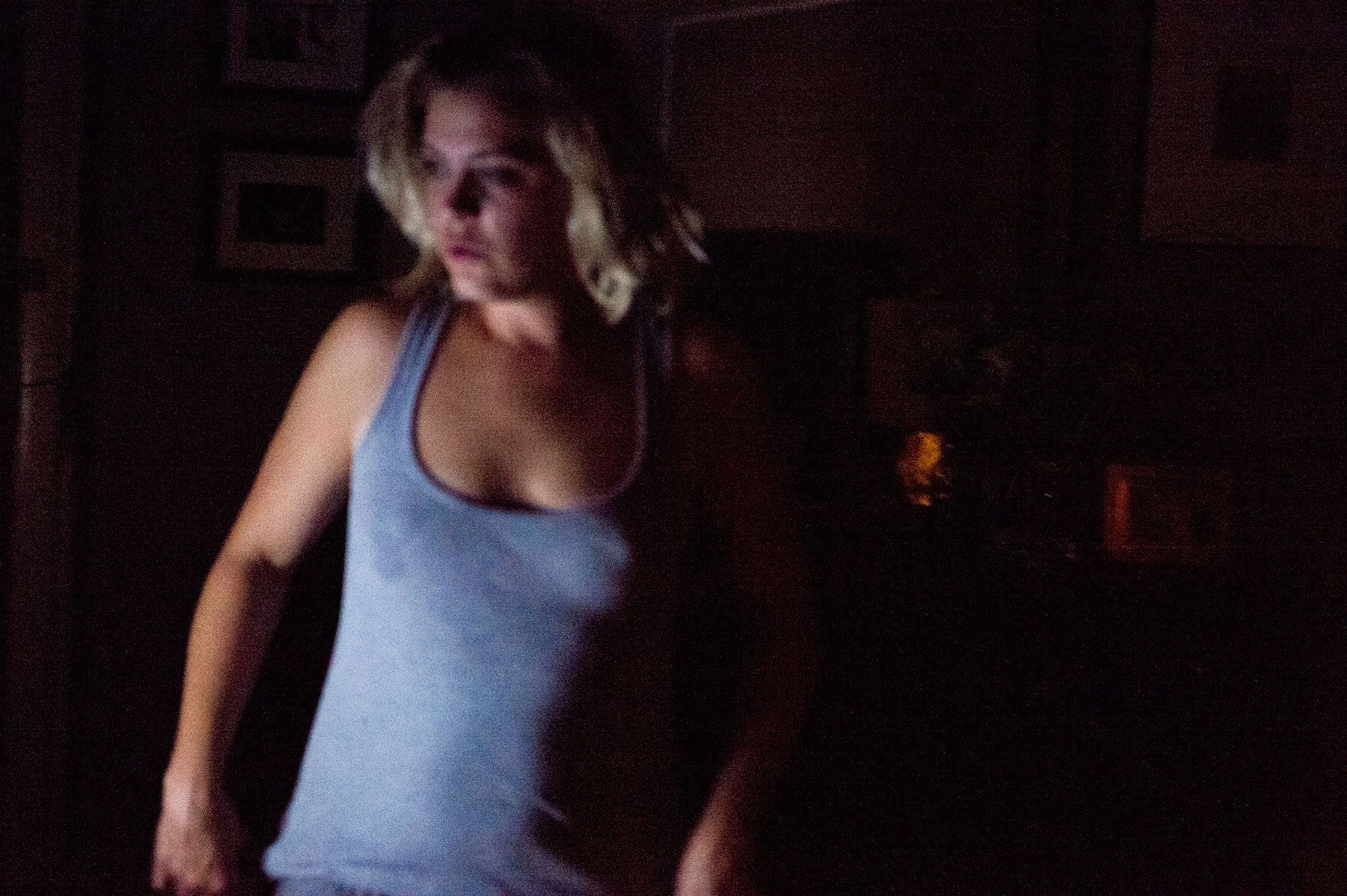 1stefanie_dark_bedroom_low_light_01_nikon_d4_dsc4894