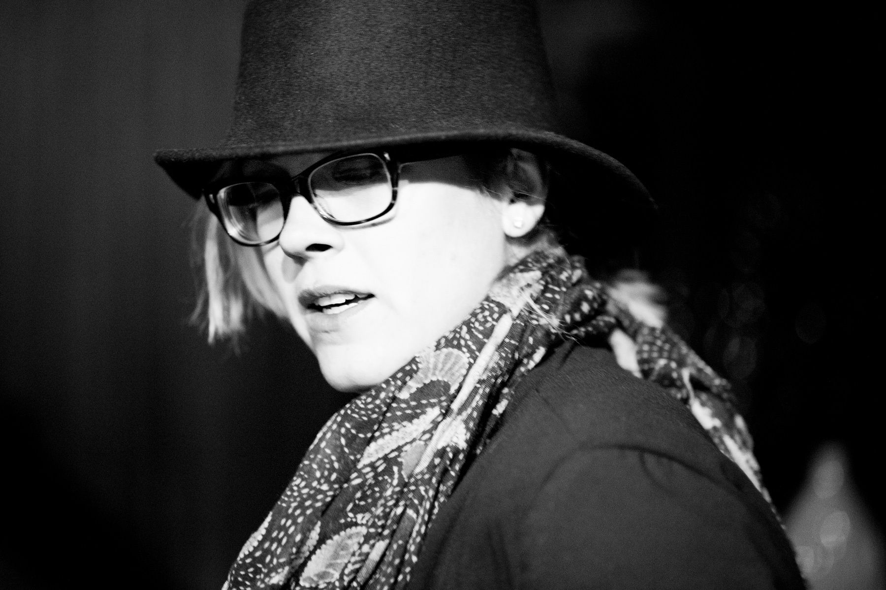 1stefanie_with_glasses_fedora_scarf_dsc4087