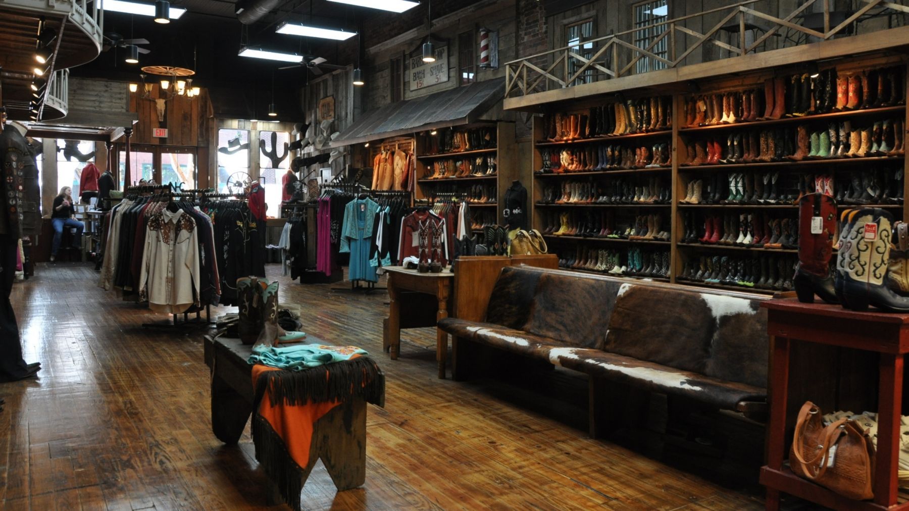 1tt_boot_store.jpg