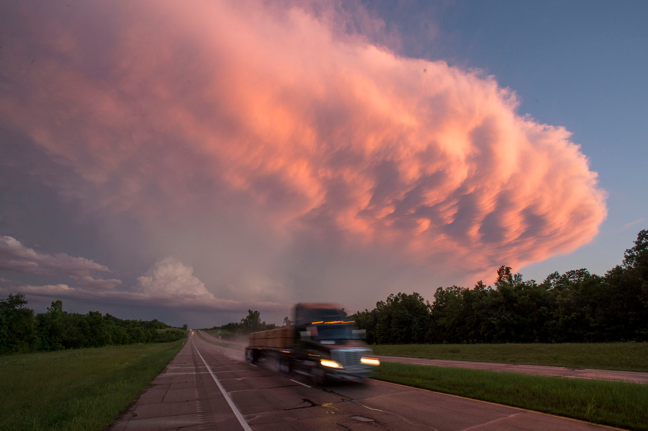 A supercell storm system appraches
