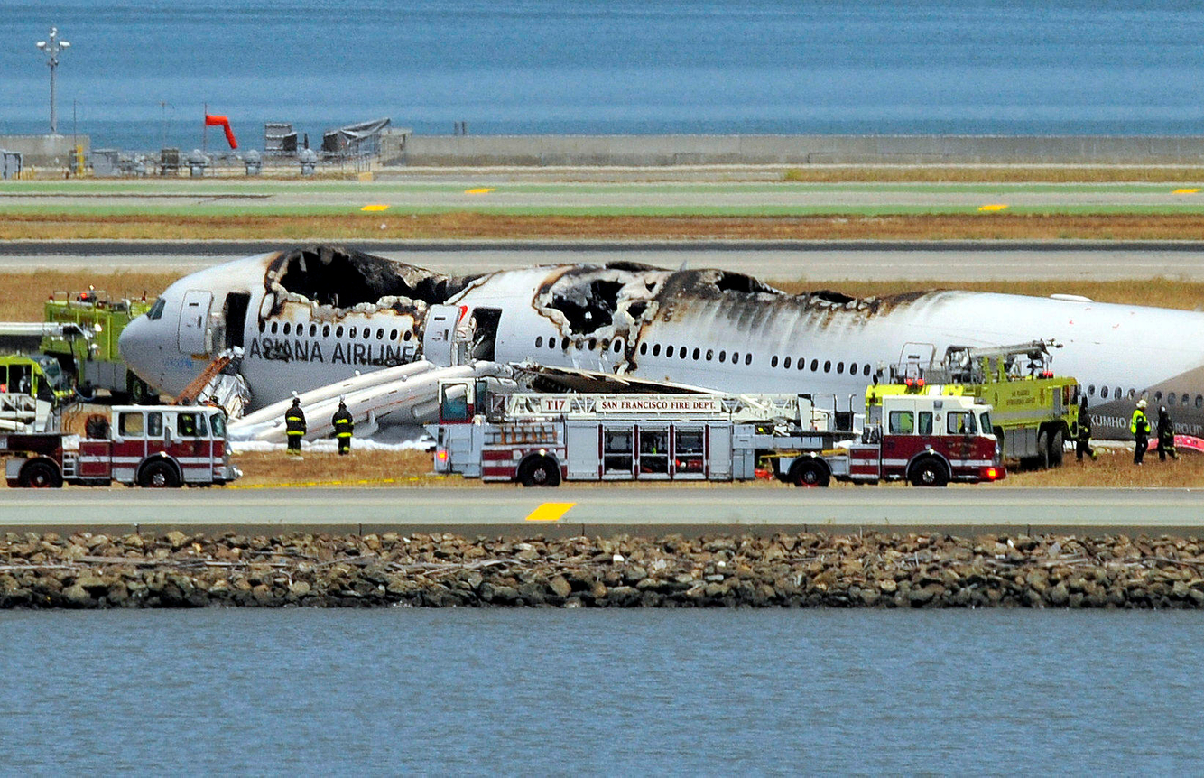 PLANE CRASH: Asiana Airlines Boeing 777 crash at San Francisco International Airport