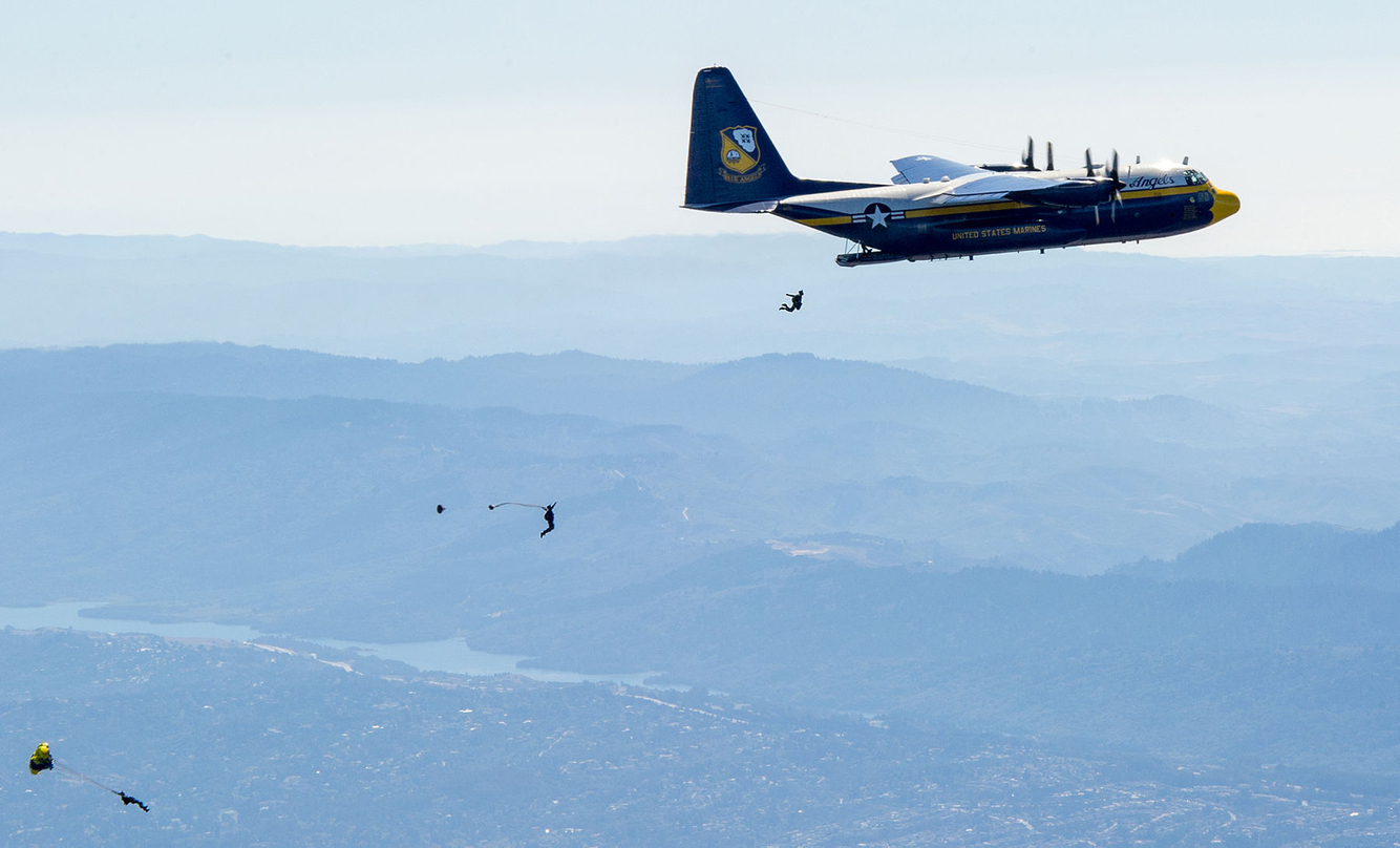 FLEET WEEK: The U.S. Navy Leapfrogs jump from a plane over San Francisco