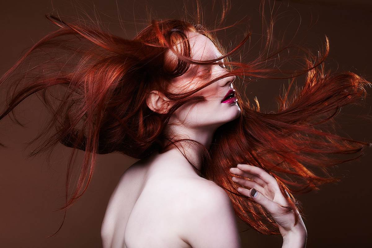MODEL WITH RED HAIR _ EDITORIAL 