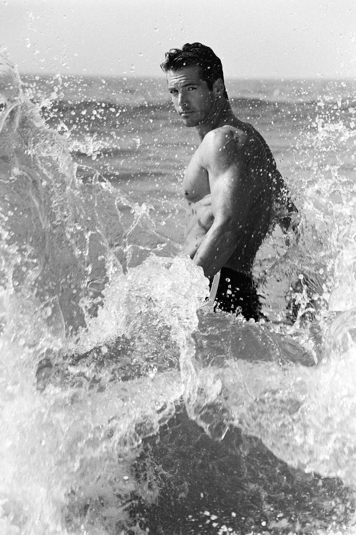 Robert_Goold_mens_men_male_muscle_bodybuilding_health_cover_US_Water_topless_waves_dorit_thiesLB_DoritThies_1036 copy.jpg