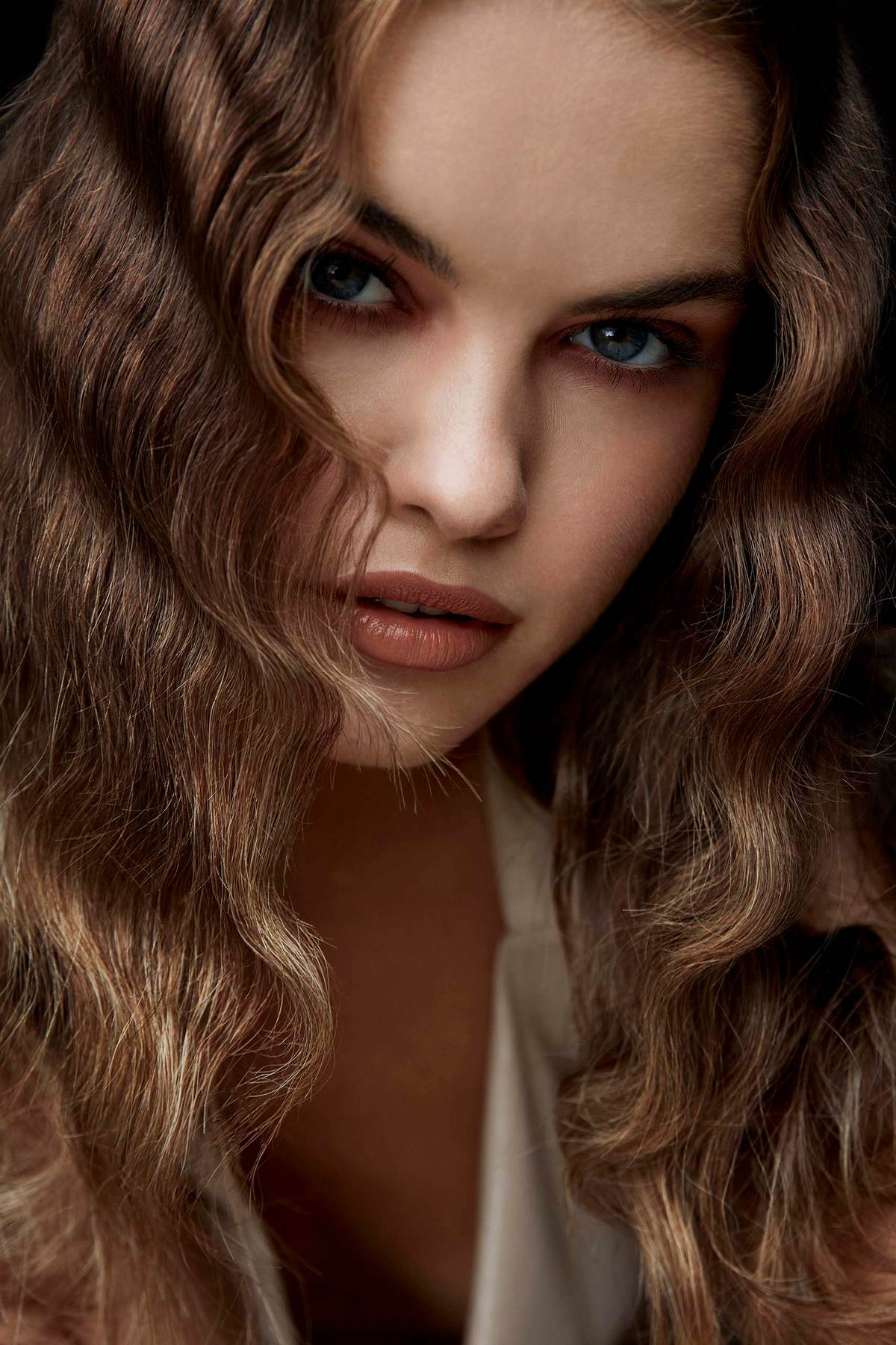 HAIR_BEAUTY_waves_bruenette_hairstyles_marija_los_angeles_female_photographer_Dorit_Thies_v5.jpg