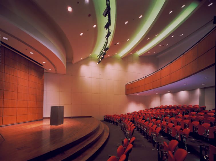 Photo: Hedrich Blessing IIT Kent Law School500 Seat Auditorium