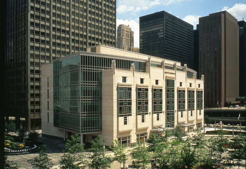 Photo: Hedrich Blessing University of Chicago, Graduate School of BusinessExterior