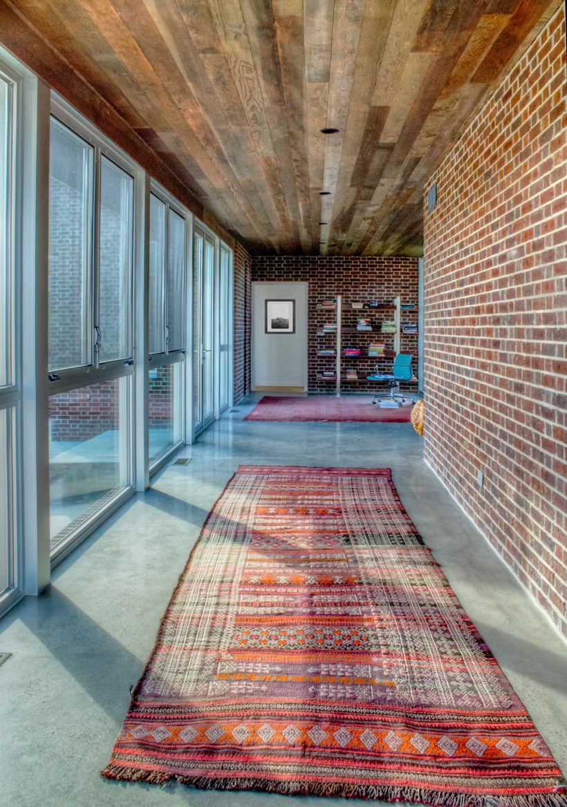 bro21breezeway_lb.jpg