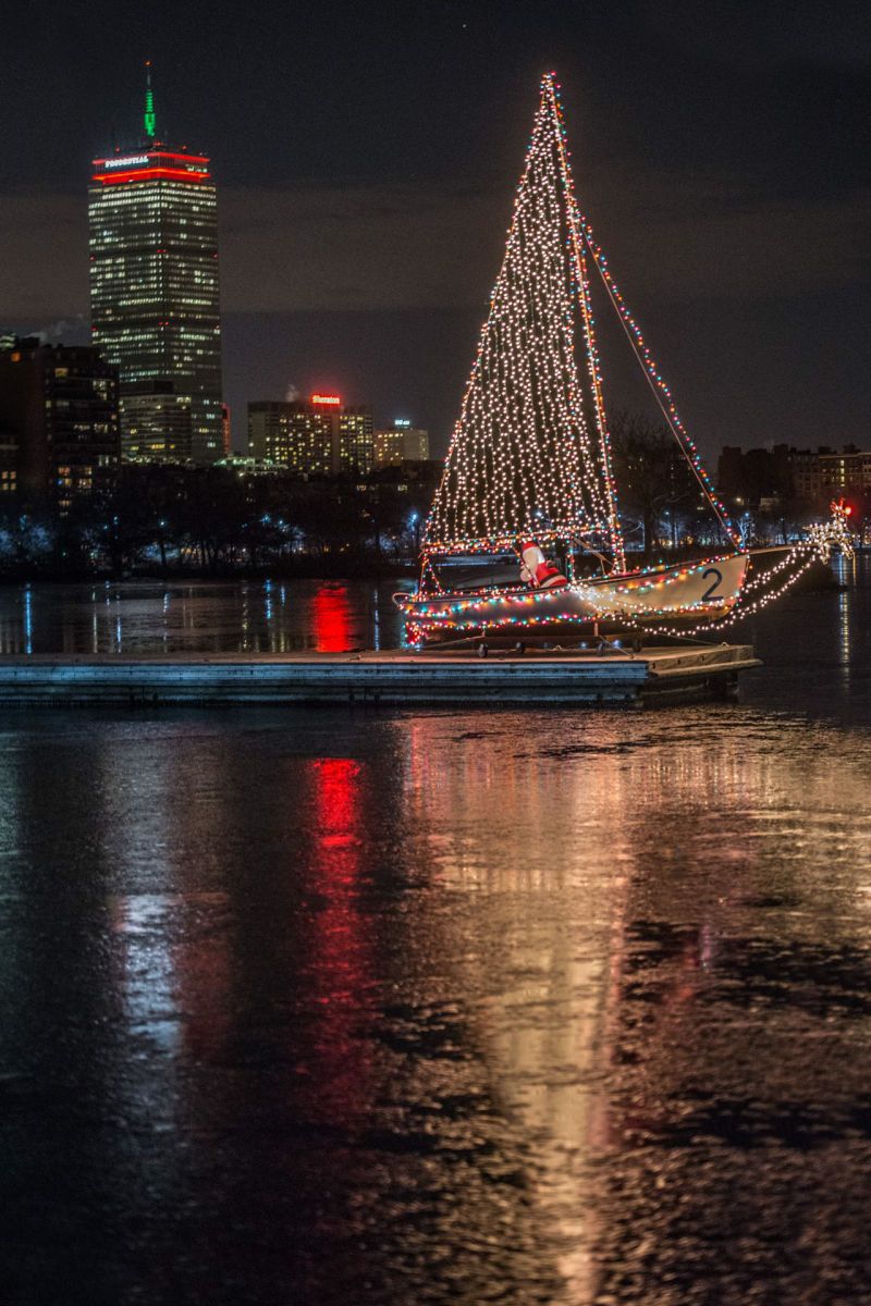 1lifestyle_christmas_boat_on_charles_river_122513_dsc_0241_edit___2015_derek_kouyoumjian