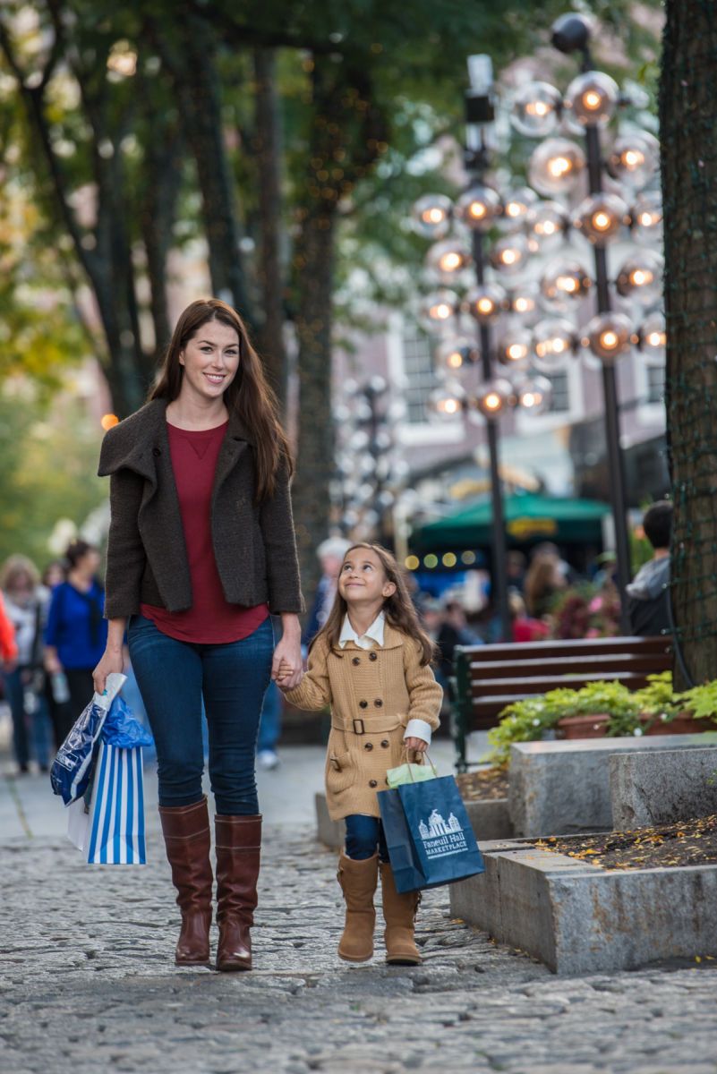 1lifestyle_faneuil_hall_cover_shoot_101113_dsc_8034___2015_derek_kouyoumjian