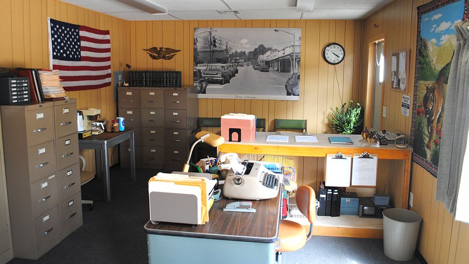 LOCATION BUILD: Sheriff Trailer Mena, AR 1978