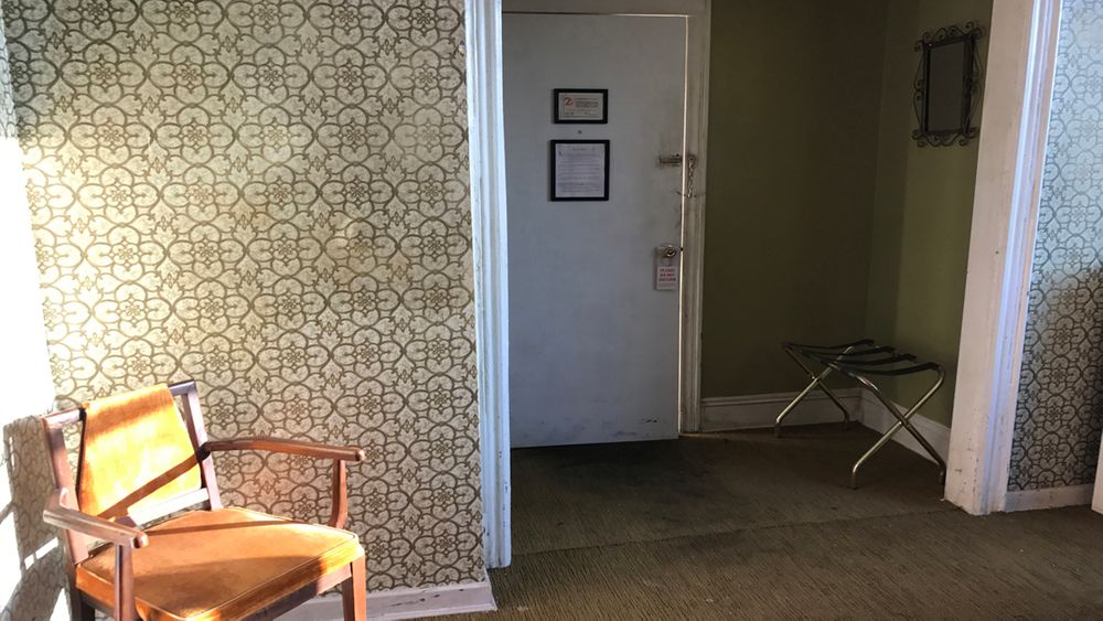 LOCATION BUILD: Int. Seedy Motel