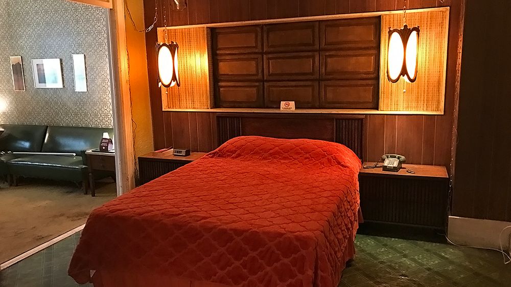 LOCATION BUILD: Int. Seedy Motel