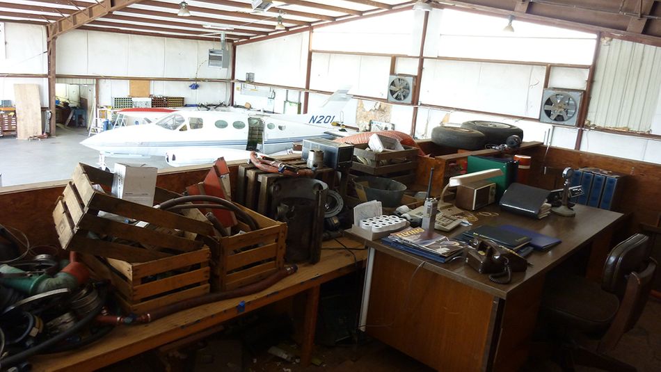 Barry's Hangar, 1980