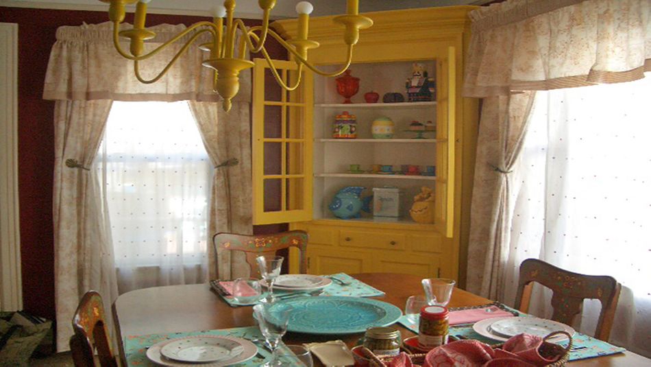 Next Door Neighbor Denise's Dining Room