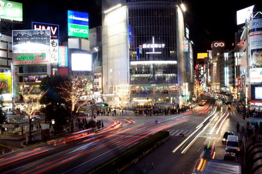 1Cars_moving_quickly_in_Shibuya